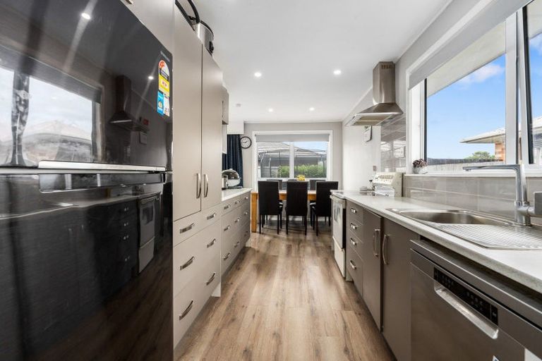 Photo of property in 11a Fox Place, Cloverlea, Palmerston North, 4412