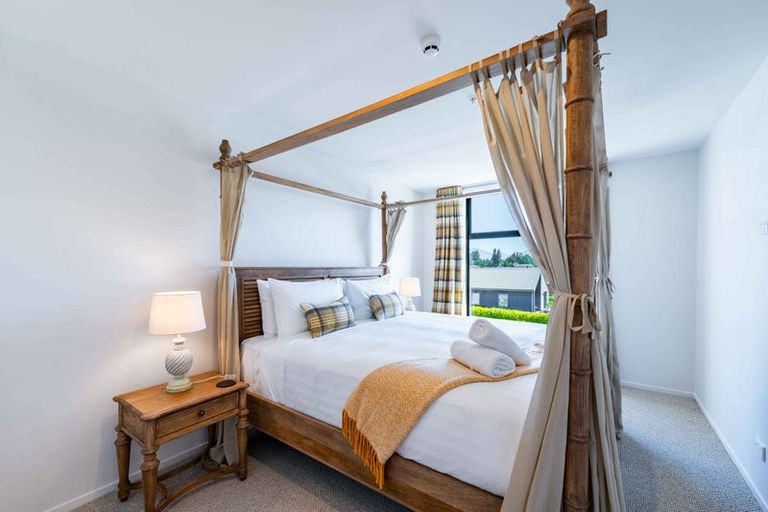 Photo of property in 2/7 Northlake Drive, Wanaka, 9305