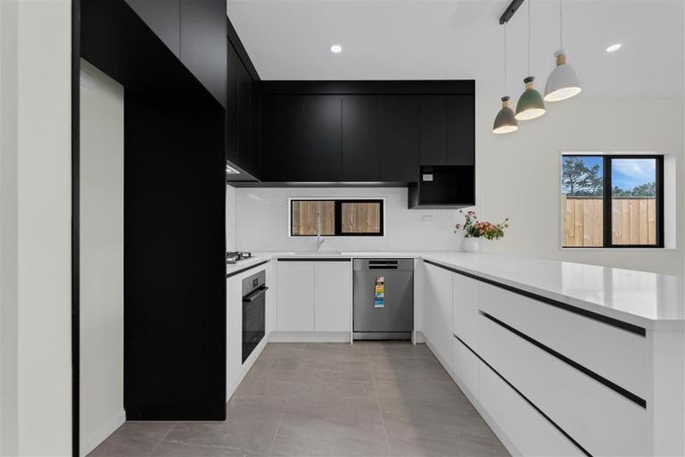 Photo of property in 14 Waimarie Drive, Karaka, 2578