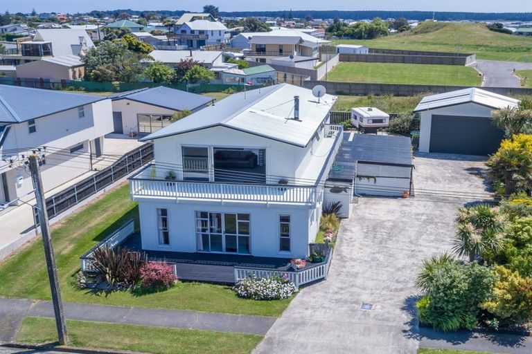 Photo of property in 67 Hartley Street, Foxton Beach, Foxton, 4815