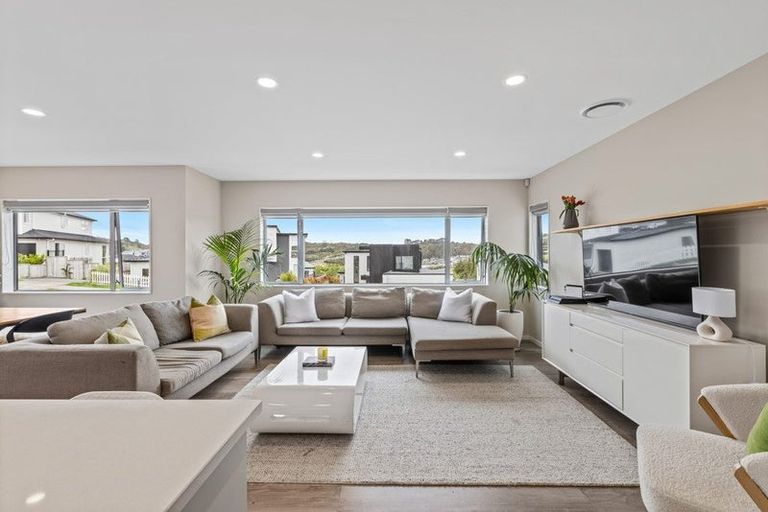 Photo of property in 60 Godfrey Drive, Orewa, 0931