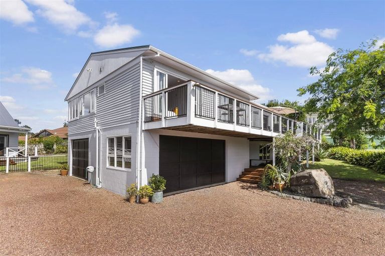 Photo of property in 76 Marine Parade, Mellons Bay, Auckland, 2014