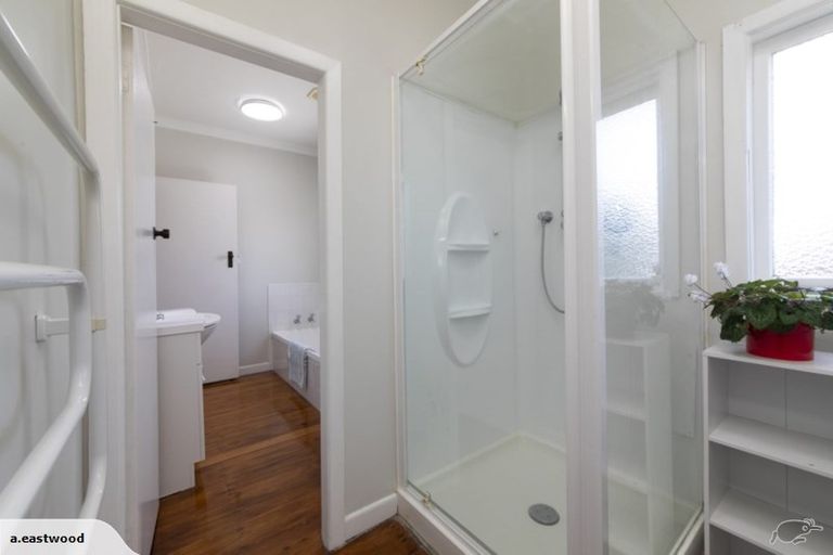 Photo of property in 29 Wallath Road, Onehunga, Auckland, 1061