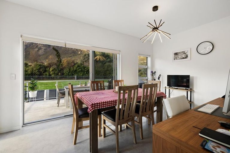 Photo of property in 2 Tasman Terrace, Drift Bay, Queenstown, 9371