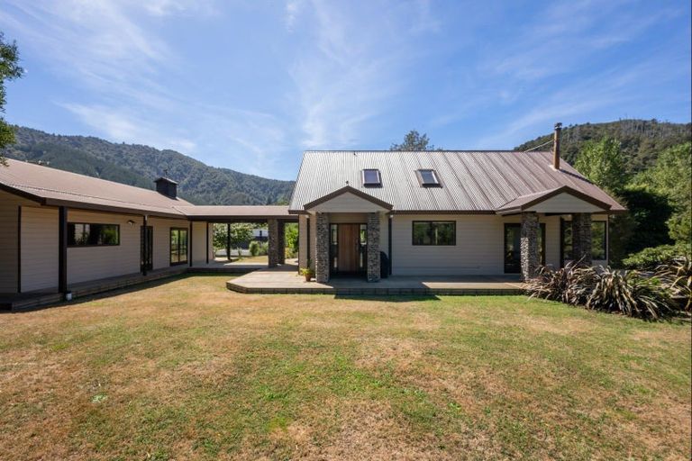 Photo of property in 28 Lady Cobham Grove, Anakiwa, Picton, 7281