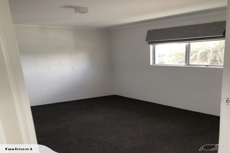 Photo of property in 15 Queen Mary Avenue, New Lynn, Auckland, 0600