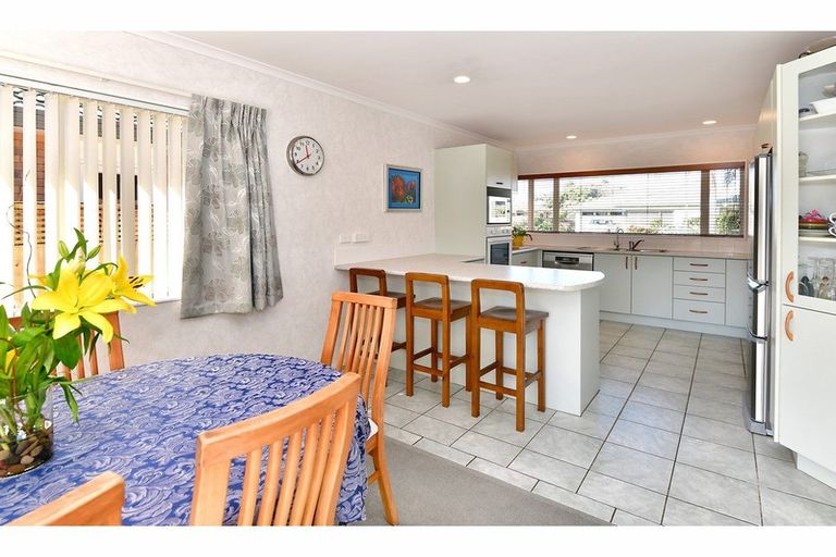 Photo of property in 16 Dan Tori Place, Orewa, 0931