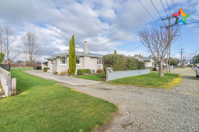 Photo of property in 15 Park Street, Winton, 9720