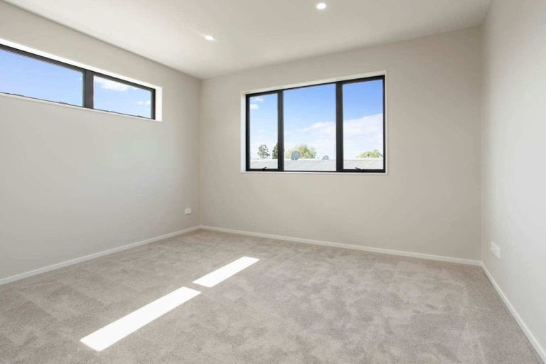 Photo of property in 3/30 West Coast Road, Glen Eden, Auckland, 0602