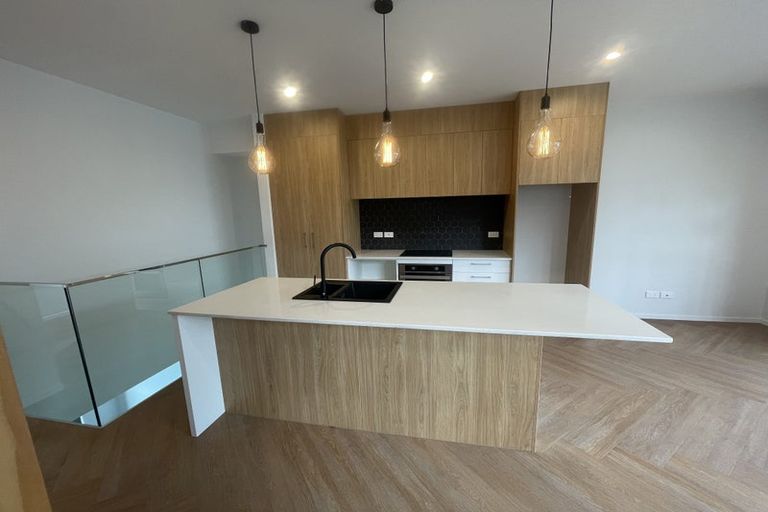 Photo of property in 35 Lewis Road, Pakuranga, Auckland, 2010