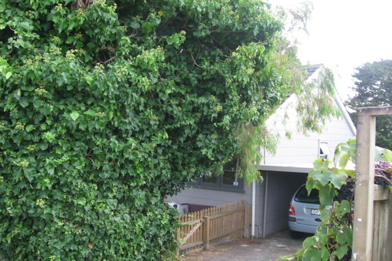 Photo of property in 149 Glenfield Road, Hillcrest, Auckland, 0626