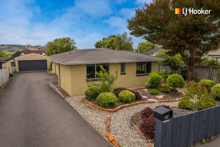 Photo of property in 38 Estuary Crescent, Fairfield, Dunedin, 9018