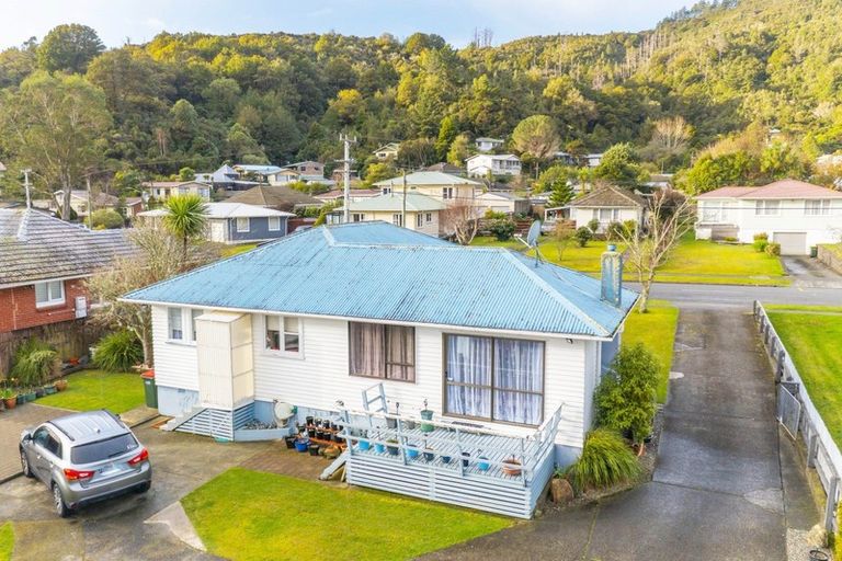Photo of property in 48 Horoeka Street, Stokes Valley, Lower Hutt, 5019