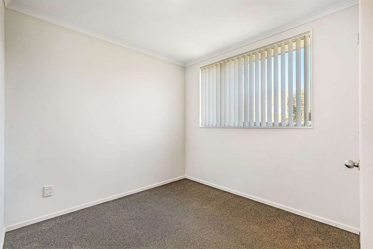 Photo of property in 6 Magnolia Drive, Waiuku, 2123