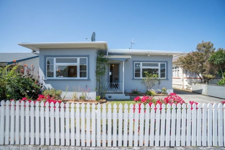 Photo of property in 67 Shamrock Street, Takaro, Palmerston North, 4412