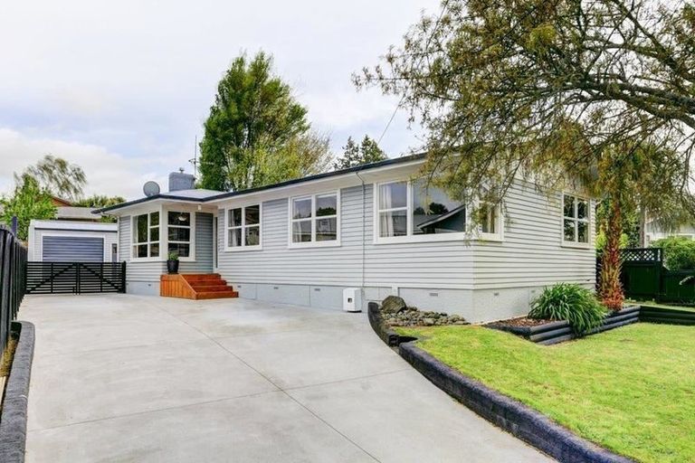 Photo of property in 12 Manapouri Place, Glenview, Hamilton, 3206