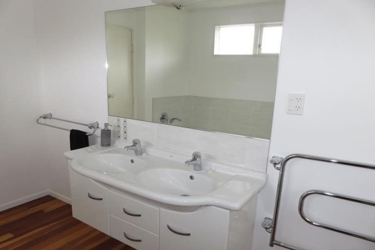 Photo of property in 25 Cranwell Street, Churton Park, Wellington, 6037