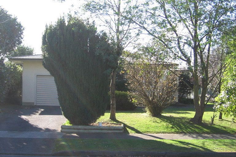 Photo of property in 9 Surrey Crescent, Hokowhitu, Palmerston North, 4410