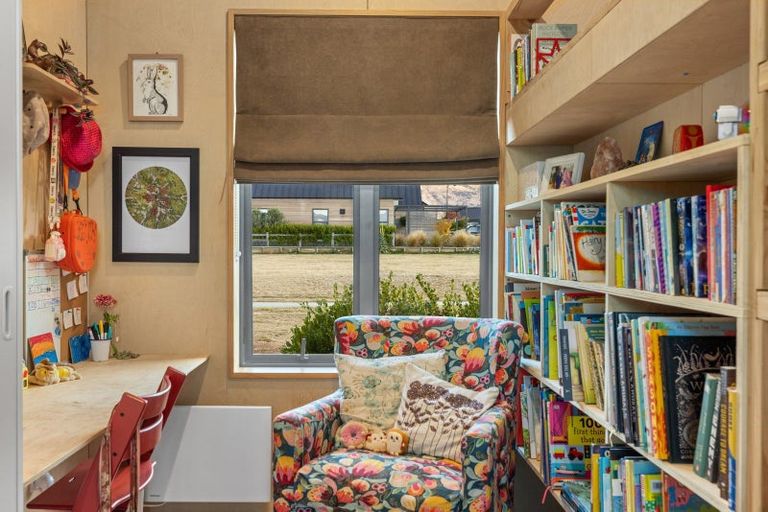 Photo of property in 3 Doug Ledgerwood Drive, Wanaka, 9305