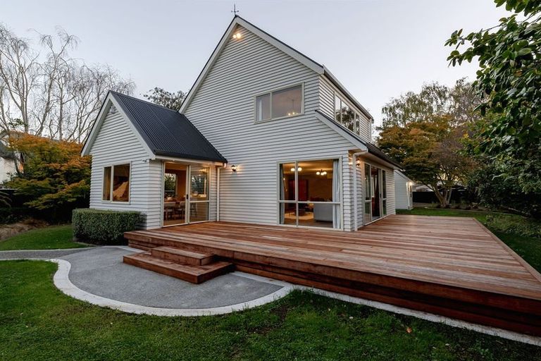 Photo of property in 19 Ruamahanga Crescent, Terrace End, Palmerston North, 4410