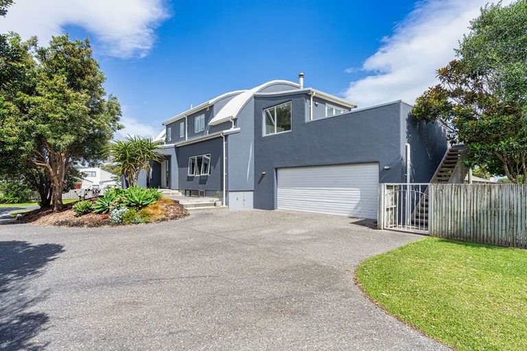 Photo of property in 18 Marram Way, Peka Peka, Waikanae, 5391