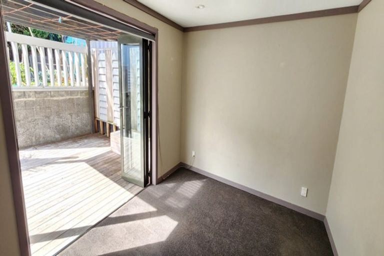 Photo of property in 57 Awanui Street, Merrilands, New Plymouth, 4312