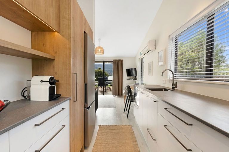 Photo of property in 1992 Queen Charlotte Drive, Momorangi Bay, Picton, 7281