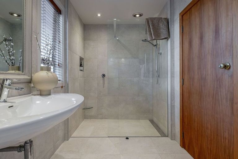 Photo of property in 19 Ruamahanga Crescent, Terrace End, Palmerston North, 4410