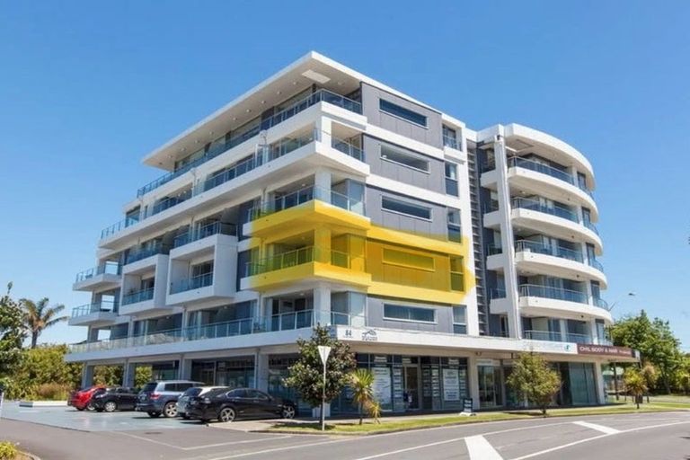 Photo of property in Bella Vista, 2d/84 Gunner Drive, Te Atatu Peninsula, Auckland, 0610