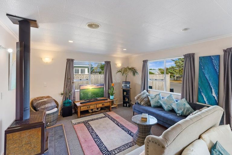 Photo of property in 14 Rodney Grove, Paraparaumu, 5032