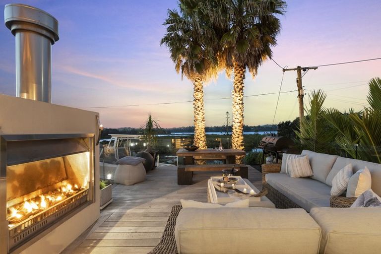 Photo of property in 11 The Terrace, Herald Island, Auckland, 0618