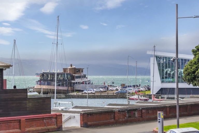 Photo of property in 108 Oriental Parade, Oriental Bay, Wellington, 6011