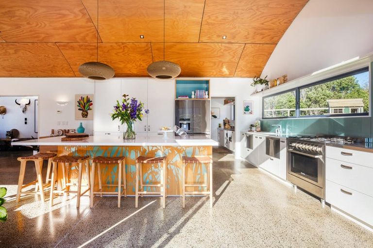 Photo of property in 3 Coroglen Rise, Pukerua Bay, 5026
