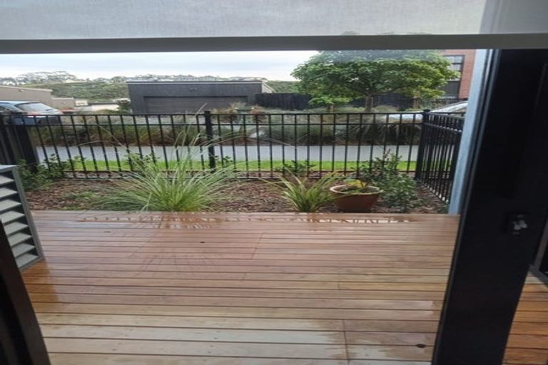 Photo of property in 10/18 Karengo Street, Long Bay, Auckland, 0630