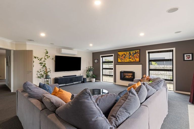 Photo of property in 6 Trump Place, Kelvin Grove, Palmerston North, 4414