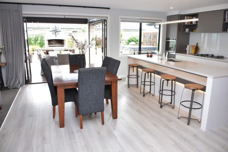 Photo of property in 2 Olive Close, Omokoroa, 3114