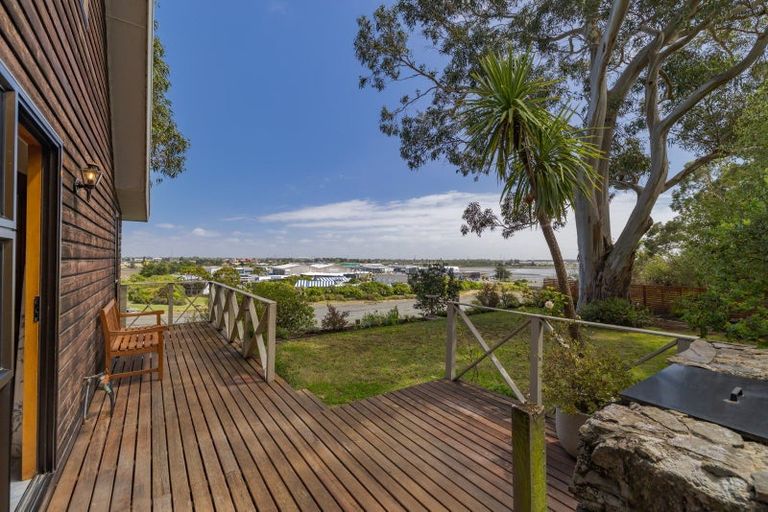 Photo of property in 7 Cannon Hill Crescent, Mount Pleasant, Christchurch, 8081