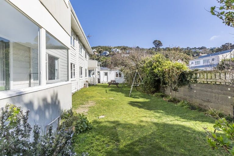Photo of property in 3/139 Queens Drive, Lyall Bay, Wellington, 6022