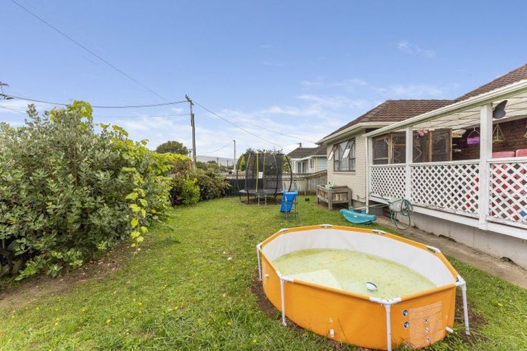 Photo of property in 12 Saint Annes Street, Levin, 5510