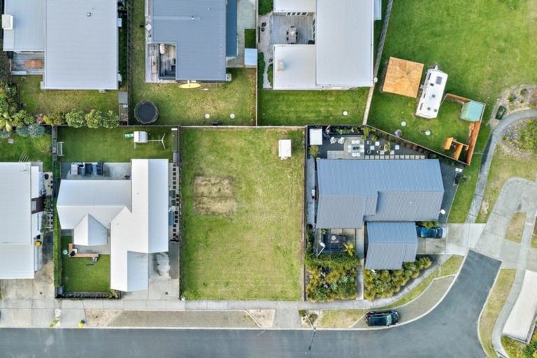 Photo of property in 13 Te Mana Street, Omaha, 0986