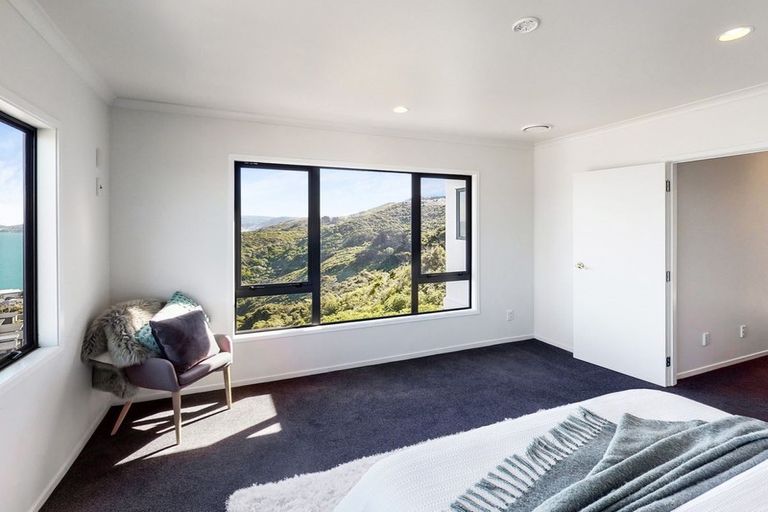 Photo of property in 24 Bennett Grove, Newlands, Wellington, 6037