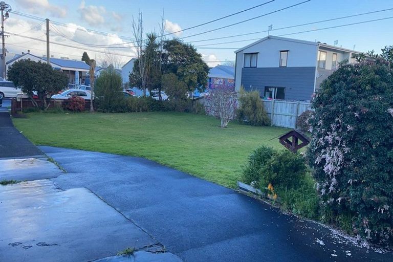 Photo of property in 10 Old Wairoa Road, Papakura, 2110