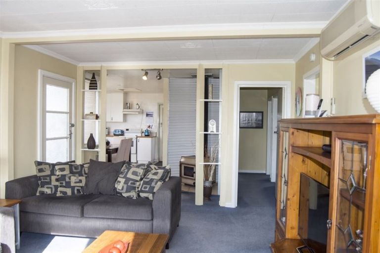 Photo of property in 17 Main Road, Harihari, 7884