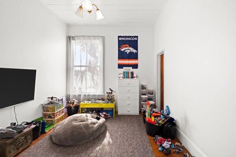 Photo of property in 15 Sealy Road, Bluff Hill, Napier, 4110