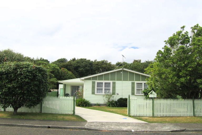 Photo of property in 16 Whirinaki Crescent, Heretaunga, Upper Hutt, 5018