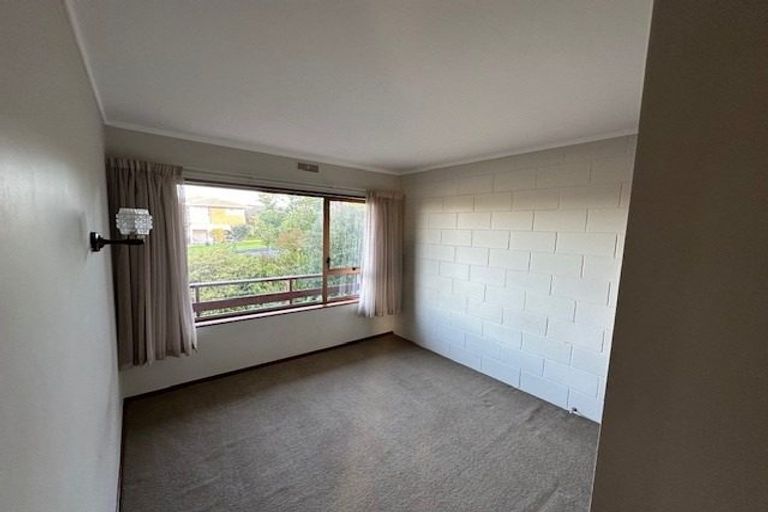 Photo of property in 3 Manhattan Heights, Glendene, Auckland, 0602