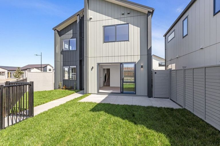 Photo of property in 32 Viridian Avenue, Rosehill, Papakura, 2113