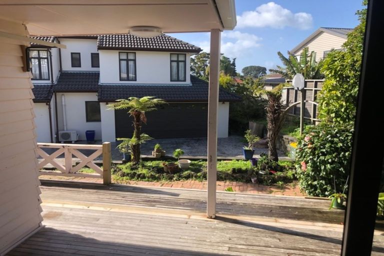 Photo of property in 572 Beach Road, Rothesay Bay, Auckland, 0630