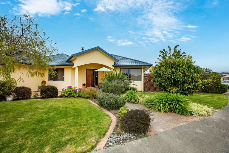 Photo of property in 3 Newbury Place, Taradale, Napier, 4112