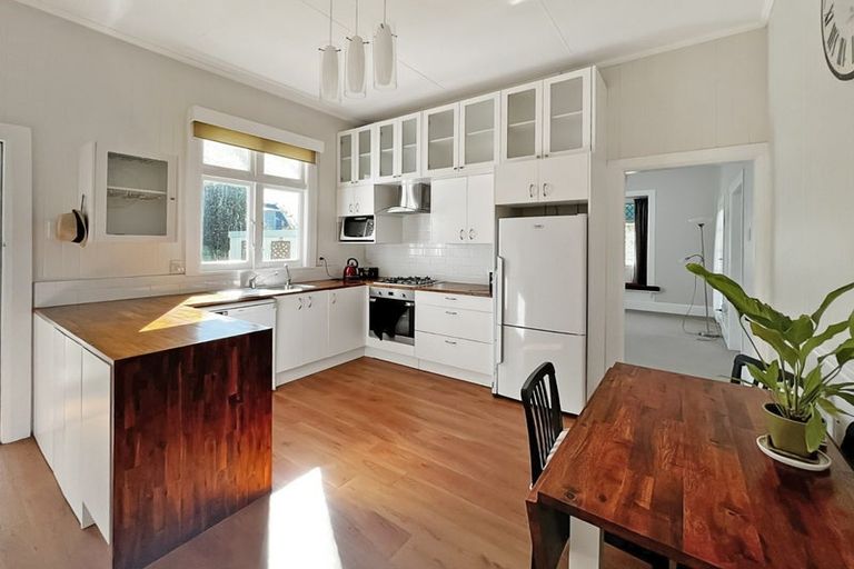 Photo of property in 21 Beresford Street, Takaro, Palmerston North, 4410